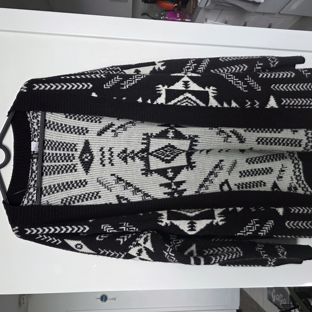 H&M Black and White Patterned Knit Sweater